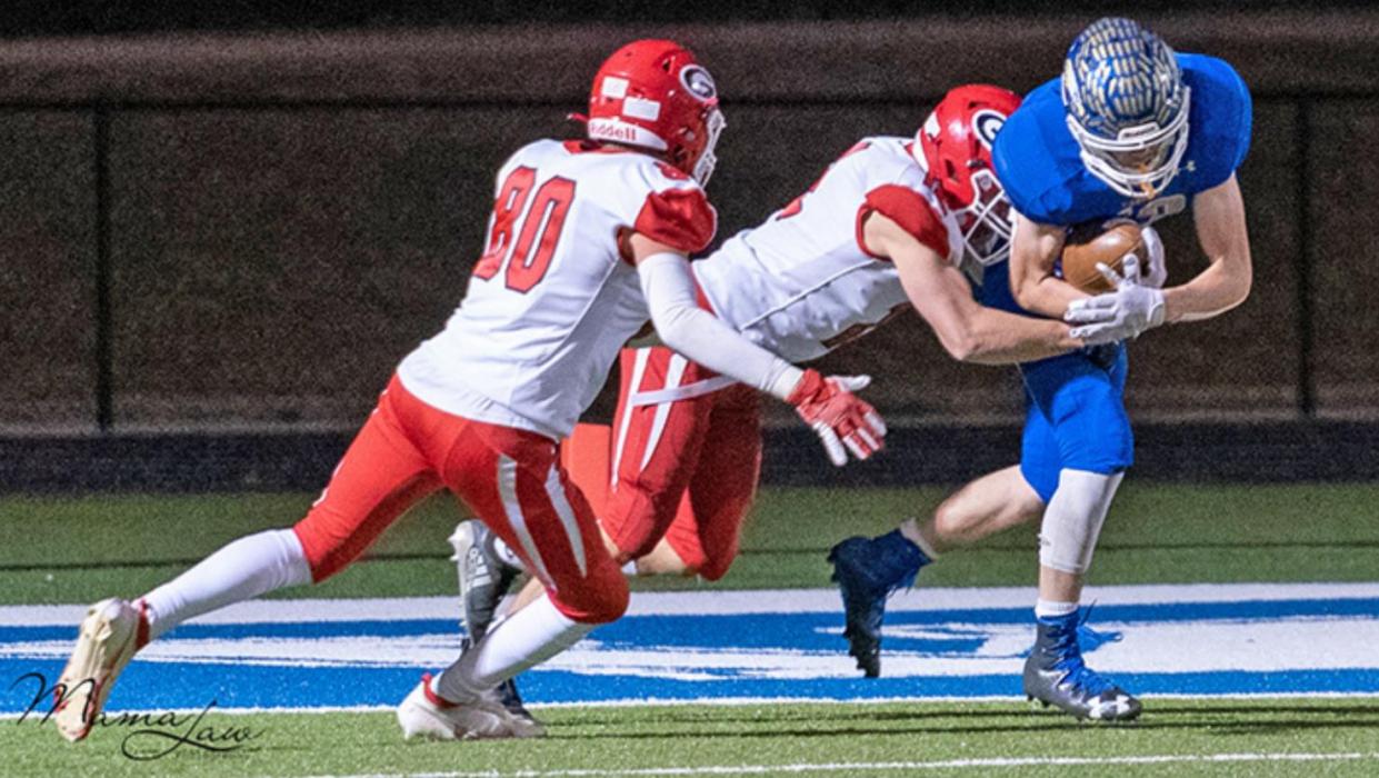 The Gorillas traveled to Wall for the quarterfinal match-up against the Eagles last Thursday night. The 20-34 defeat ended their season with a 6-4 record. (Photo by Mama Law Photography)