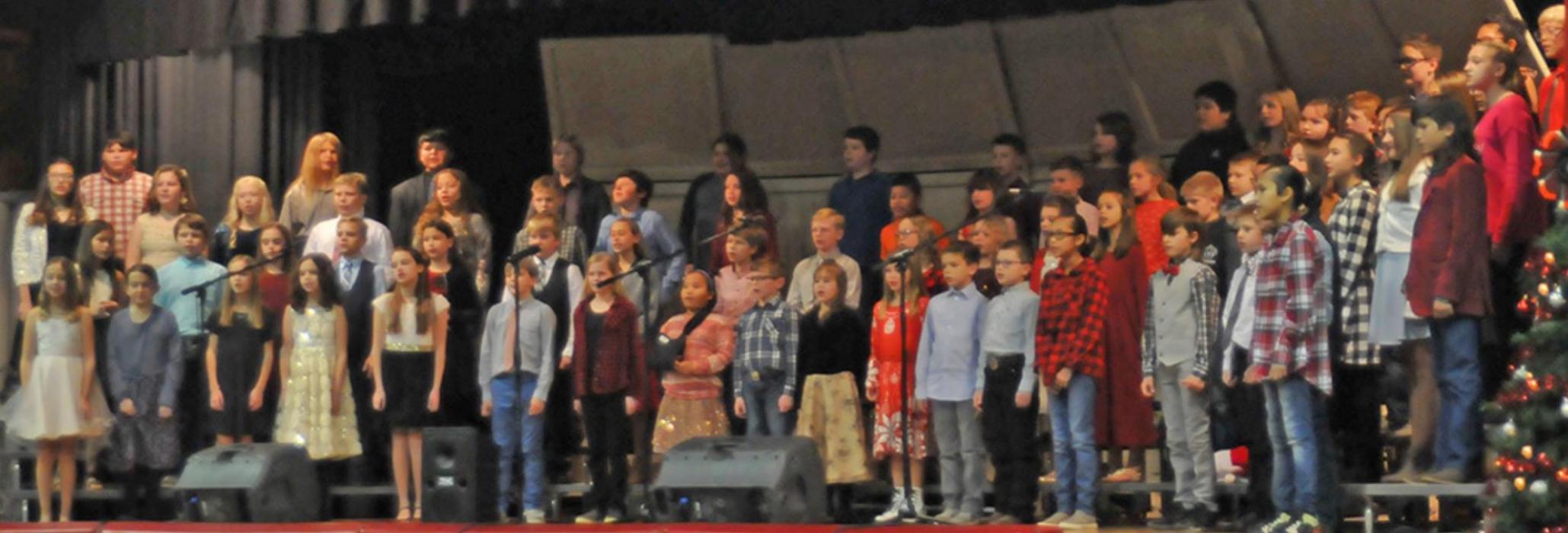The Gregory Elementary School holiday concert was held Monday evening, December 20. The 3rd-5th grades’ selections ranged from familiar classics such as “Frosty the Snowman” to some not-so-familiar songs like “Sparklejollytwinklejingley.”