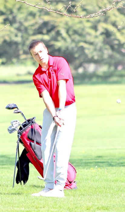 Golfers compete at Bon Homme and home