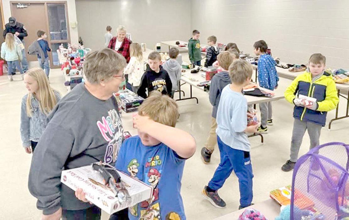 Elementary students shop ‘til they—or the volunteers—drop