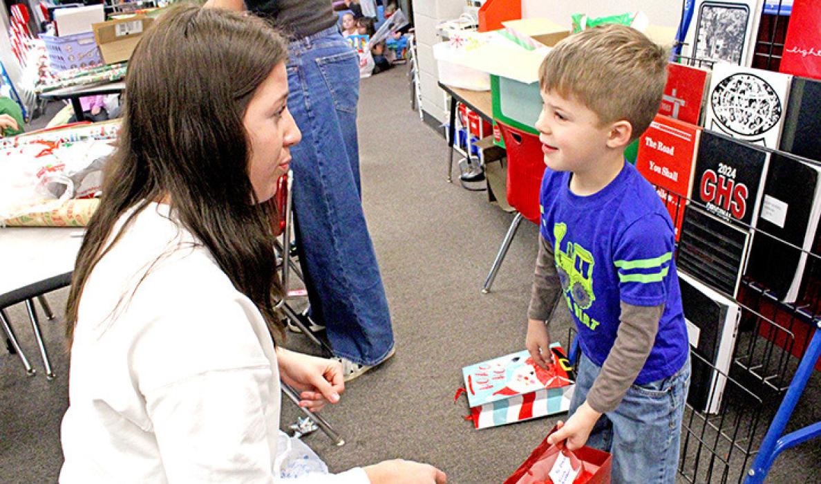 Elementary students shop ‘til they—or the volunteers—drop
