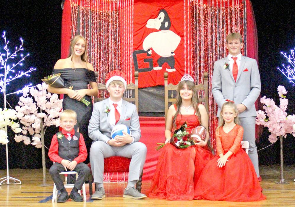 Homecoming King Bo Brozik and Queen Piper Bartlett are flanked by pages Miles Zimbelmann and Ellie Sedlacek and runners-up Asia VanDerWerff and Mason Janak. (Photo by Kristy Ring)